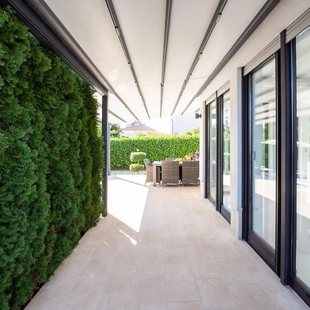 Luxury City Villa โตรกีร์ ภายนอก รูปภาพ
