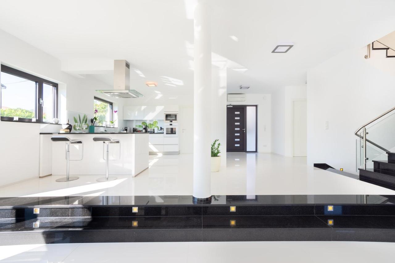 Luxury City Villa โตรกีร์ ภายนอก รูปภาพ