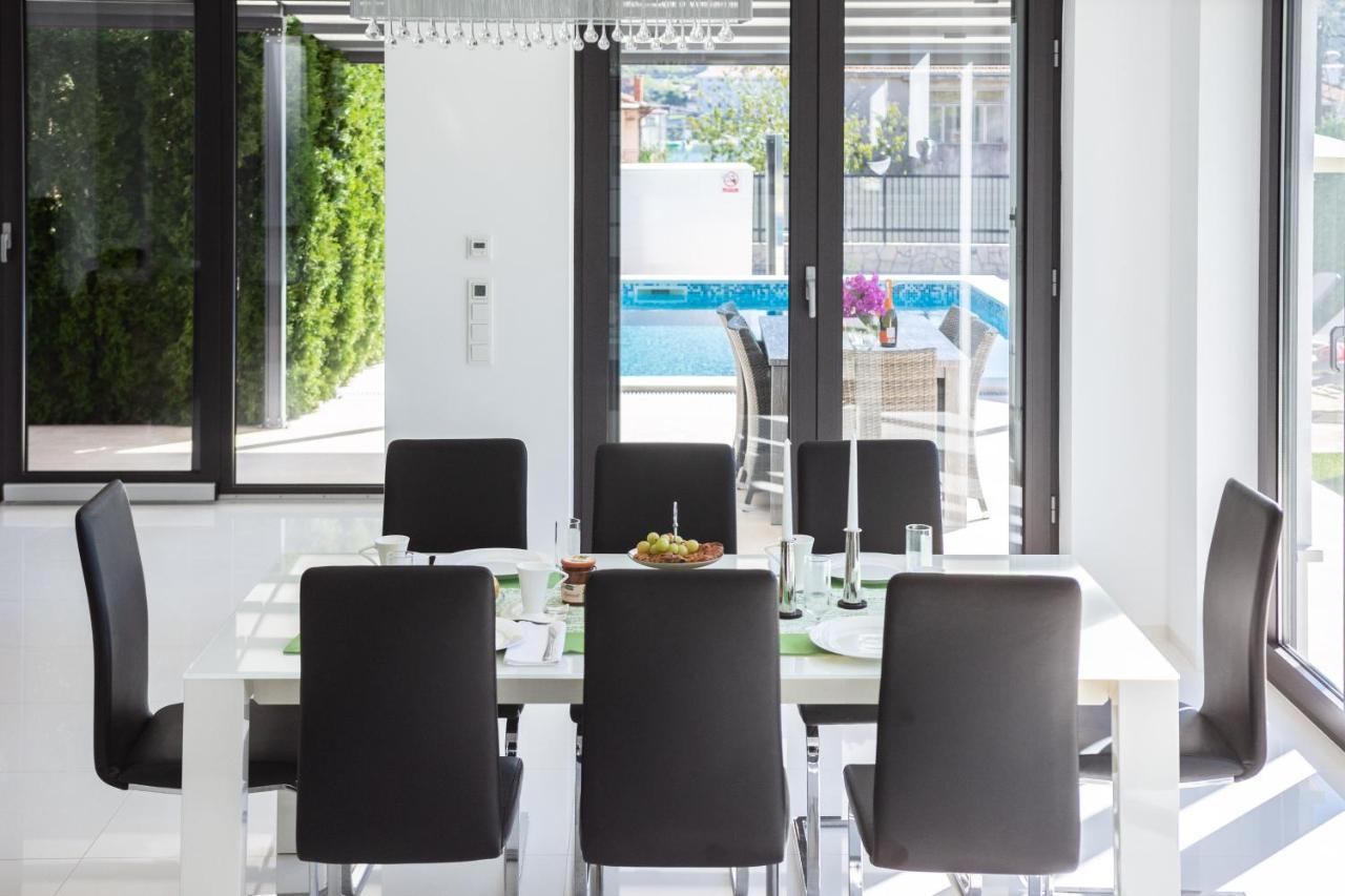 Luxury City Villa โตรกีร์ ภายนอก รูปภาพ