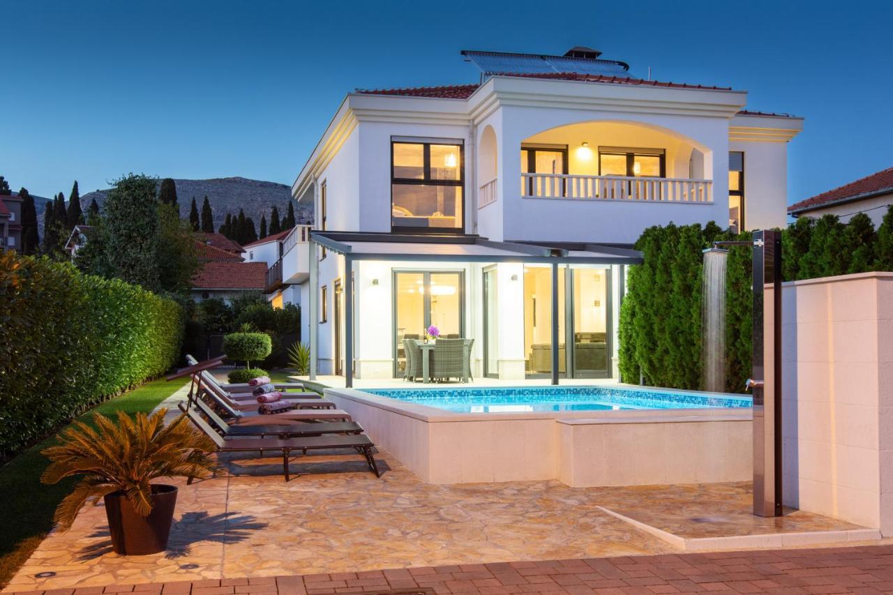 Luxury City Villa โตรกีร์ ภายนอก รูปภาพ