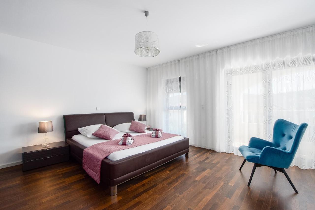 Luxury City Villa โตรกีร์ ภายนอก รูปภาพ