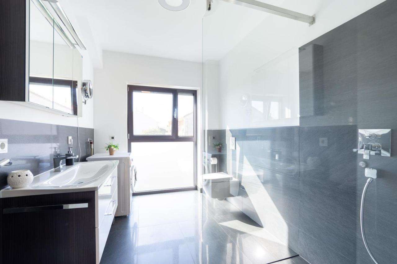 Luxury City Villa โตรกีร์ ภายนอก รูปภาพ