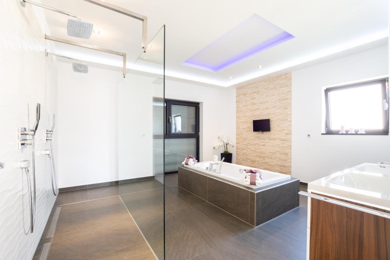 Luxury City Villa โตรกีร์ ภายนอก รูปภาพ