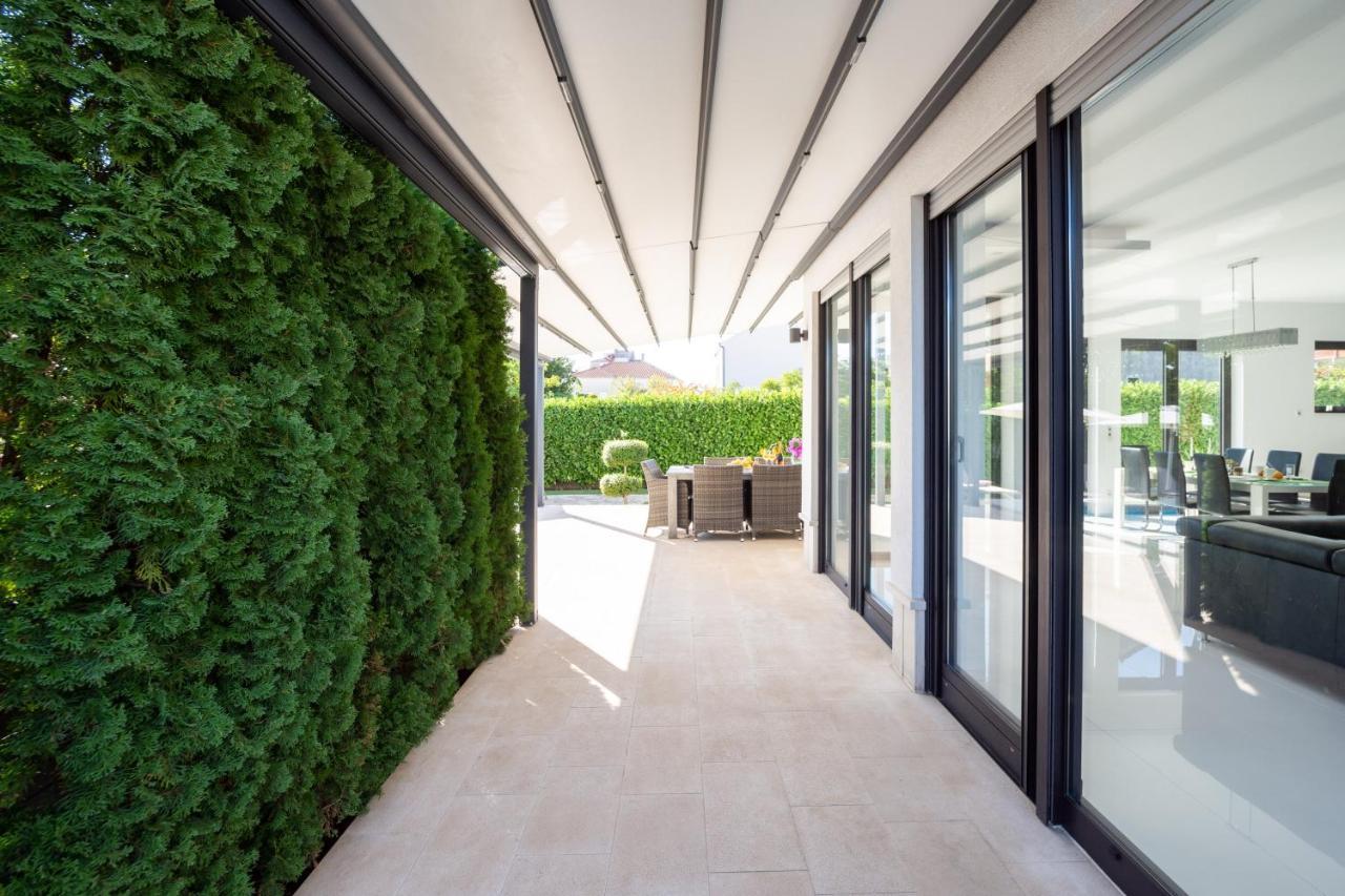 Luxury City Villa โตรกีร์ ภายนอก รูปภาพ