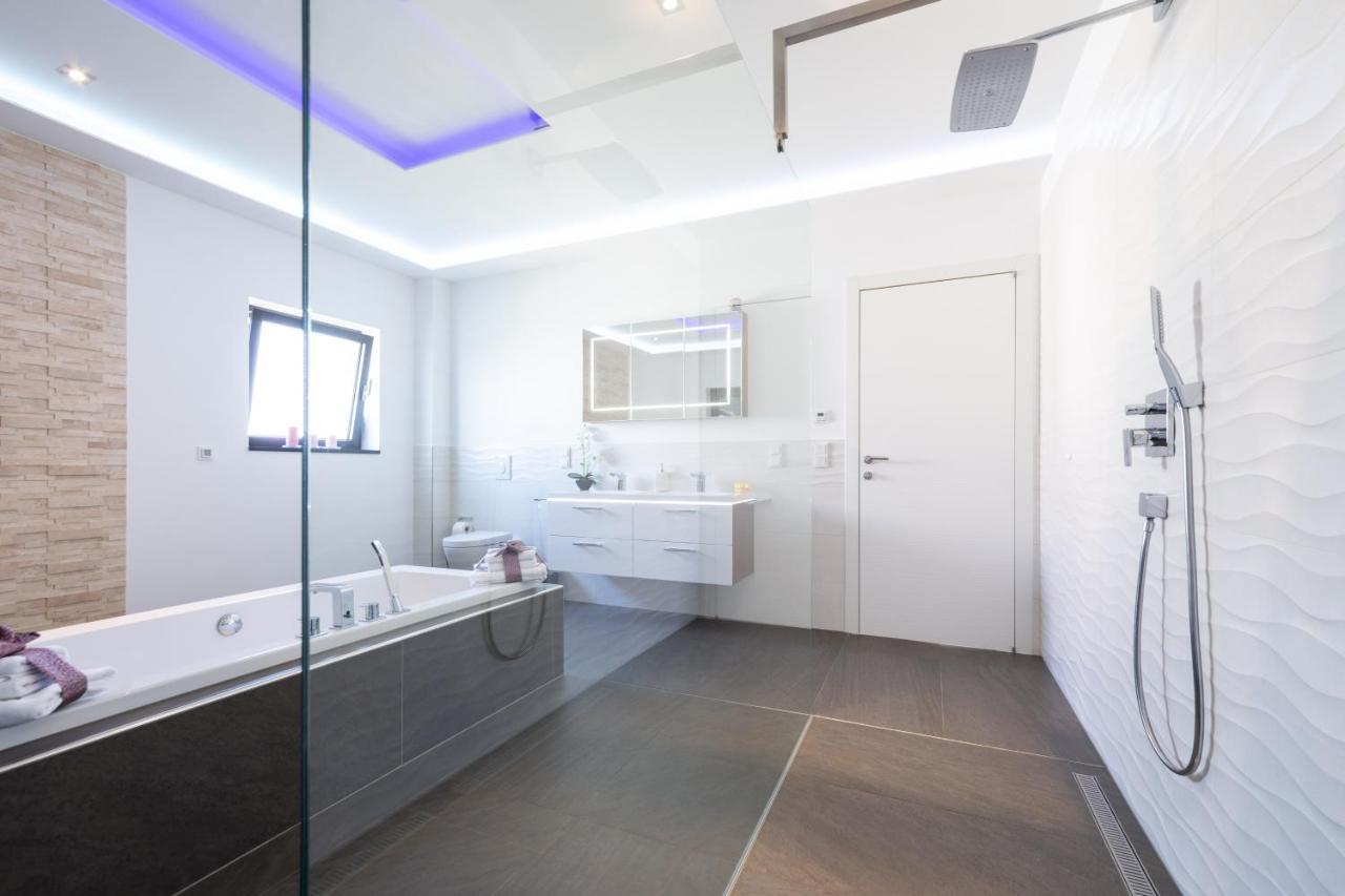 Luxury City Villa โตรกีร์ ภายนอก รูปภาพ