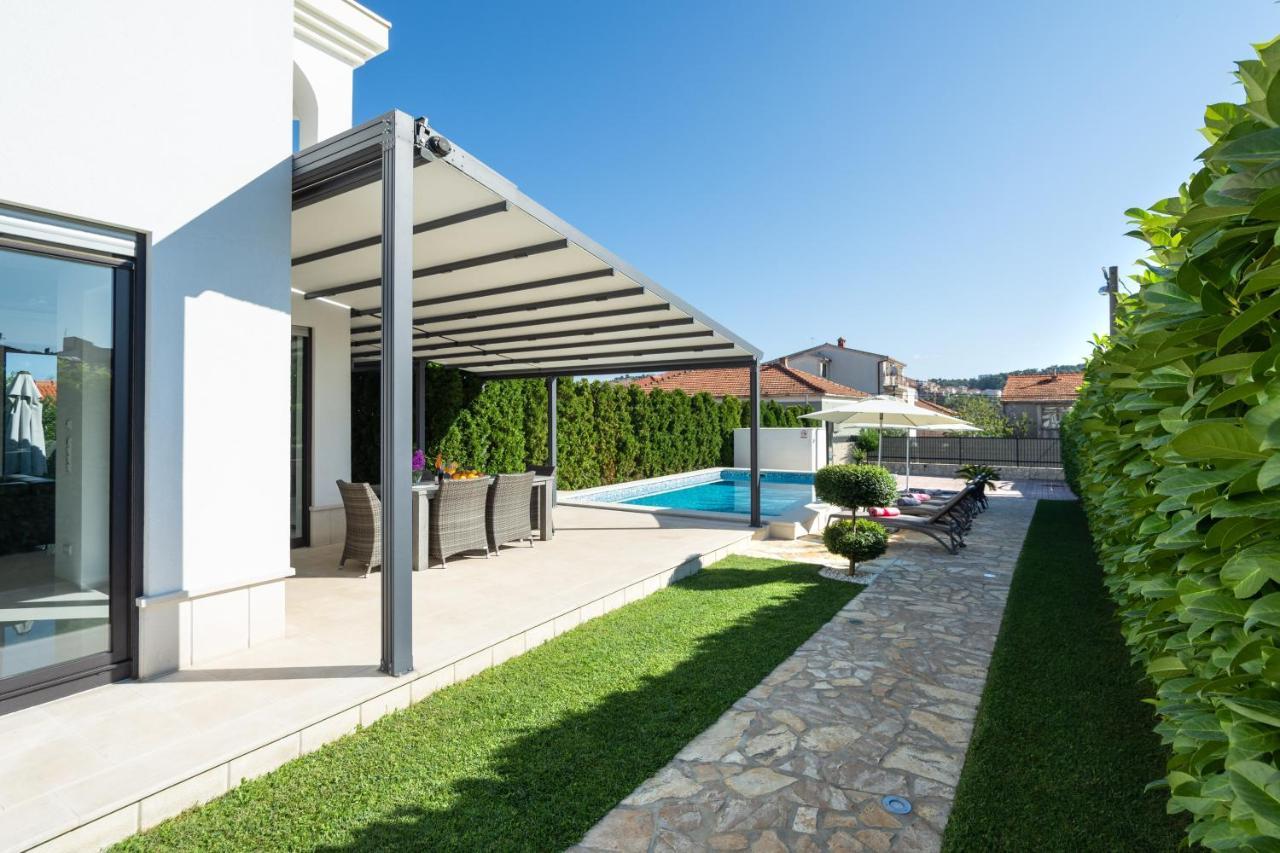 Luxury City Villa โตรกีร์ ภายนอก รูปภาพ