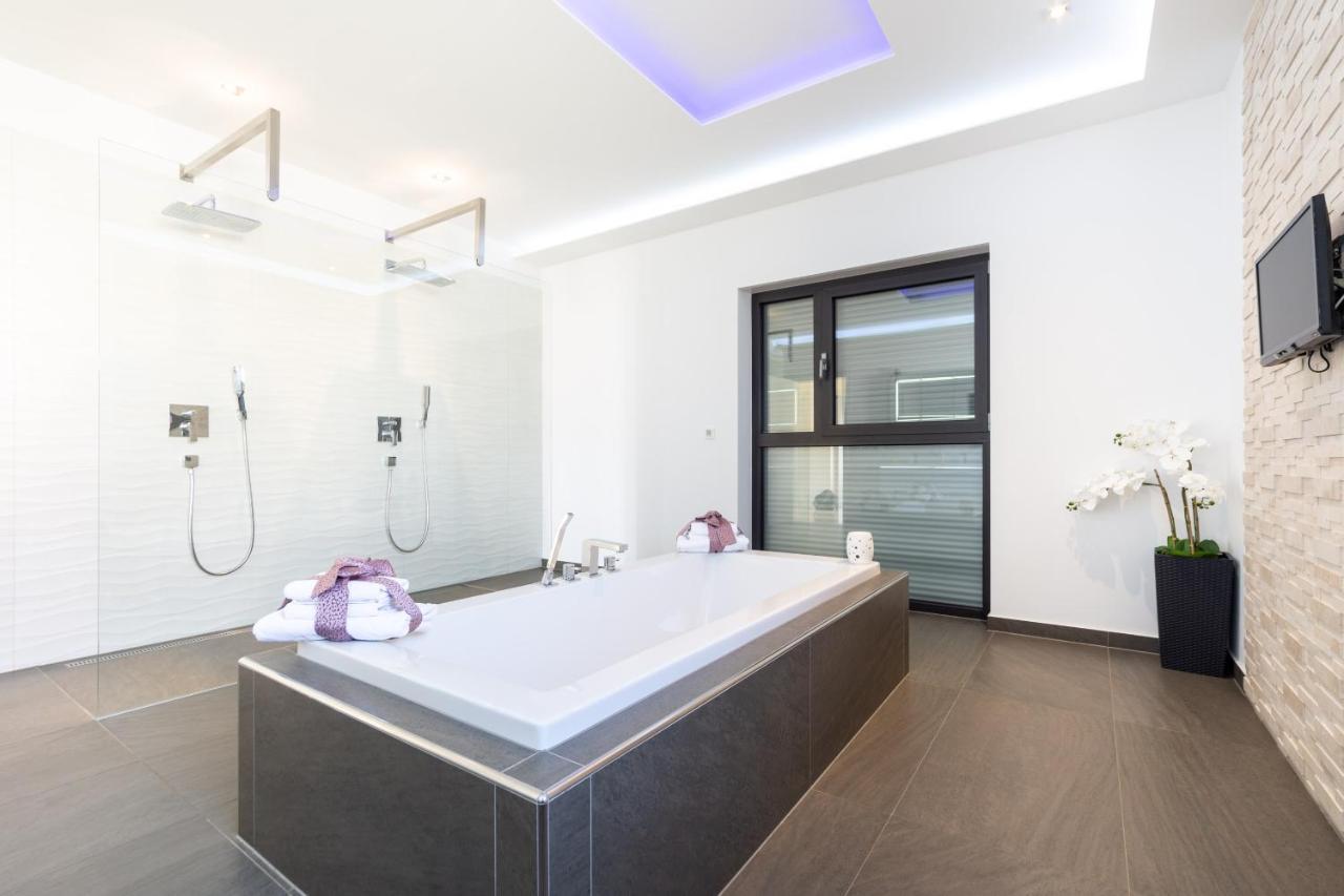 Luxury City Villa โตรกีร์ ภายนอก รูปภาพ